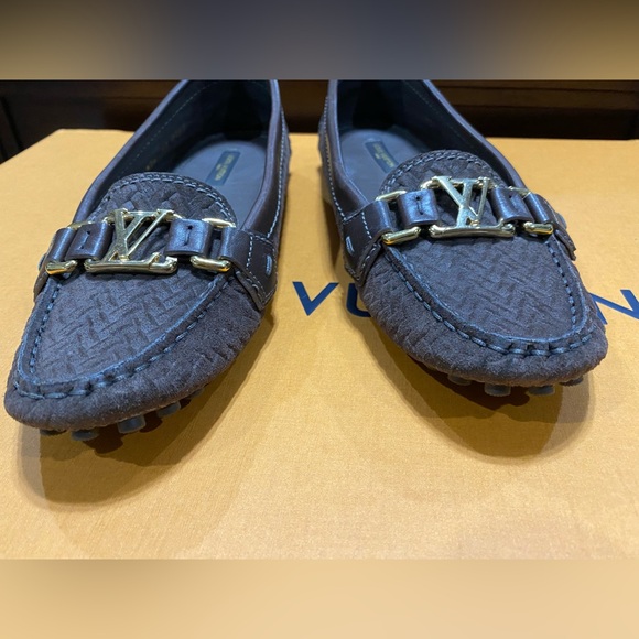 Louis Vuitton Unisex Loafers - Picture 4 of 6